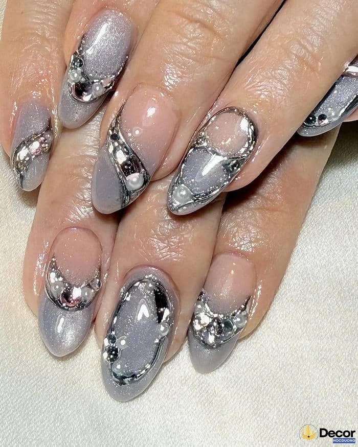 nail tráng gương bạc nổi bật