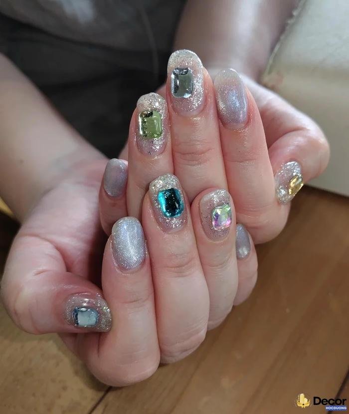 nail tráng gương bạc phong cách