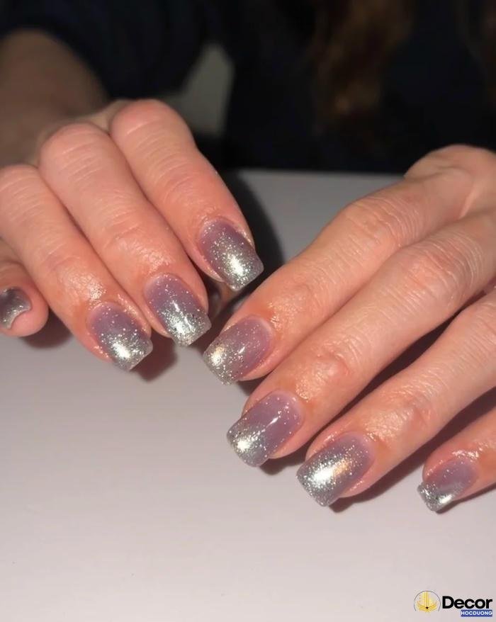 nail tráng gương bạc thanh lịch