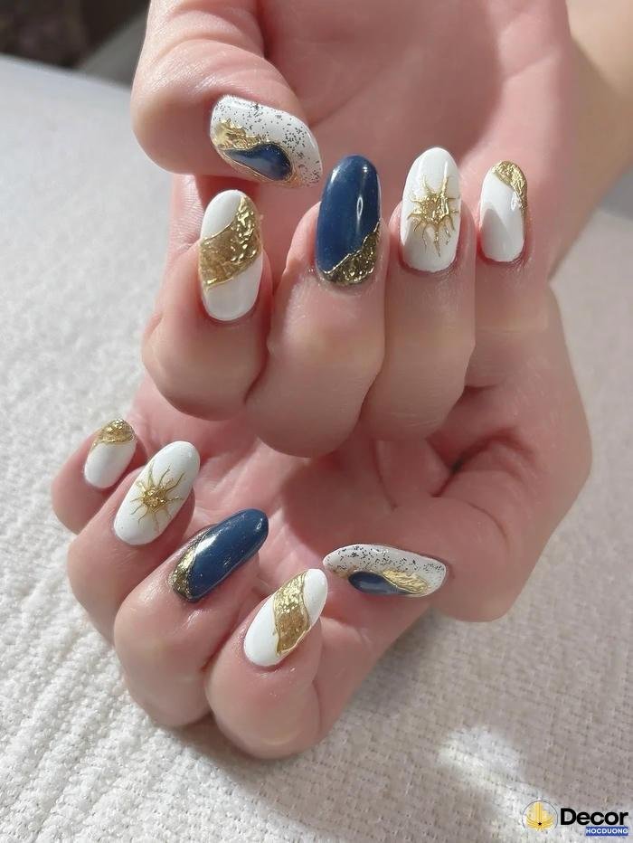 nail trắng nổi bật