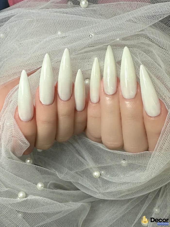 nail trắng sáng tạo