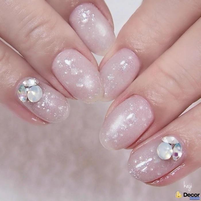 nail trắng sang trọng