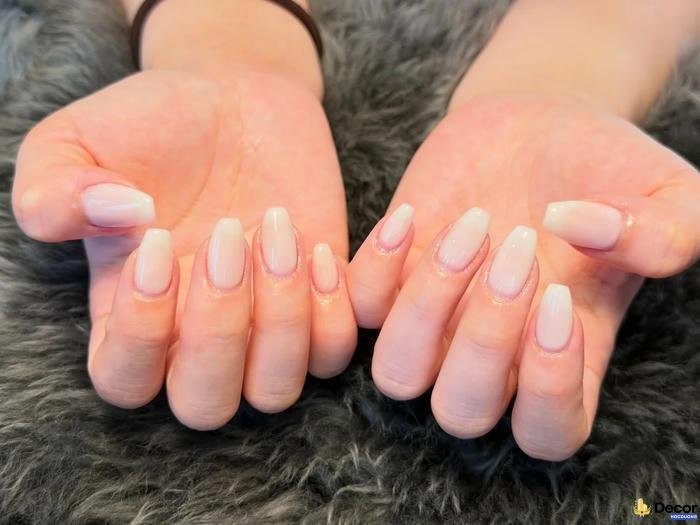 nail trắng thời thượng