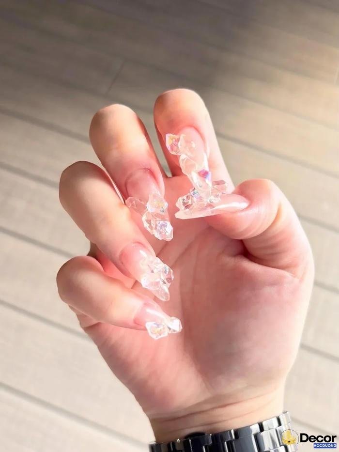 nail trong suốt cá tính