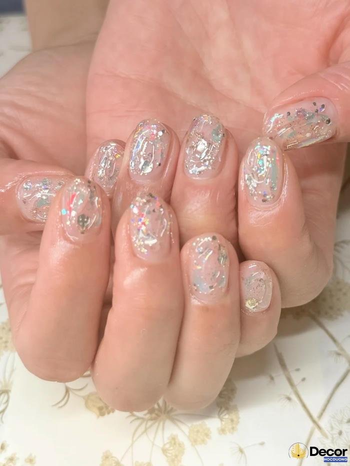 nail trong suốt sang trọng