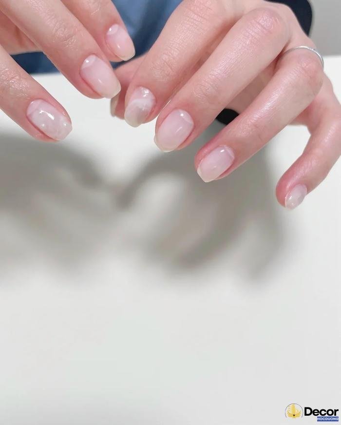 nail trong suốt thẩm mỹ