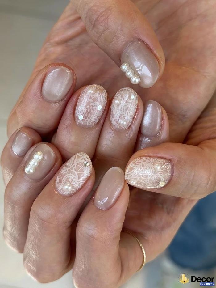 nail trong suốt thanh lịch