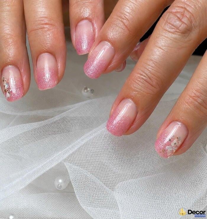 nails pink hiện đại